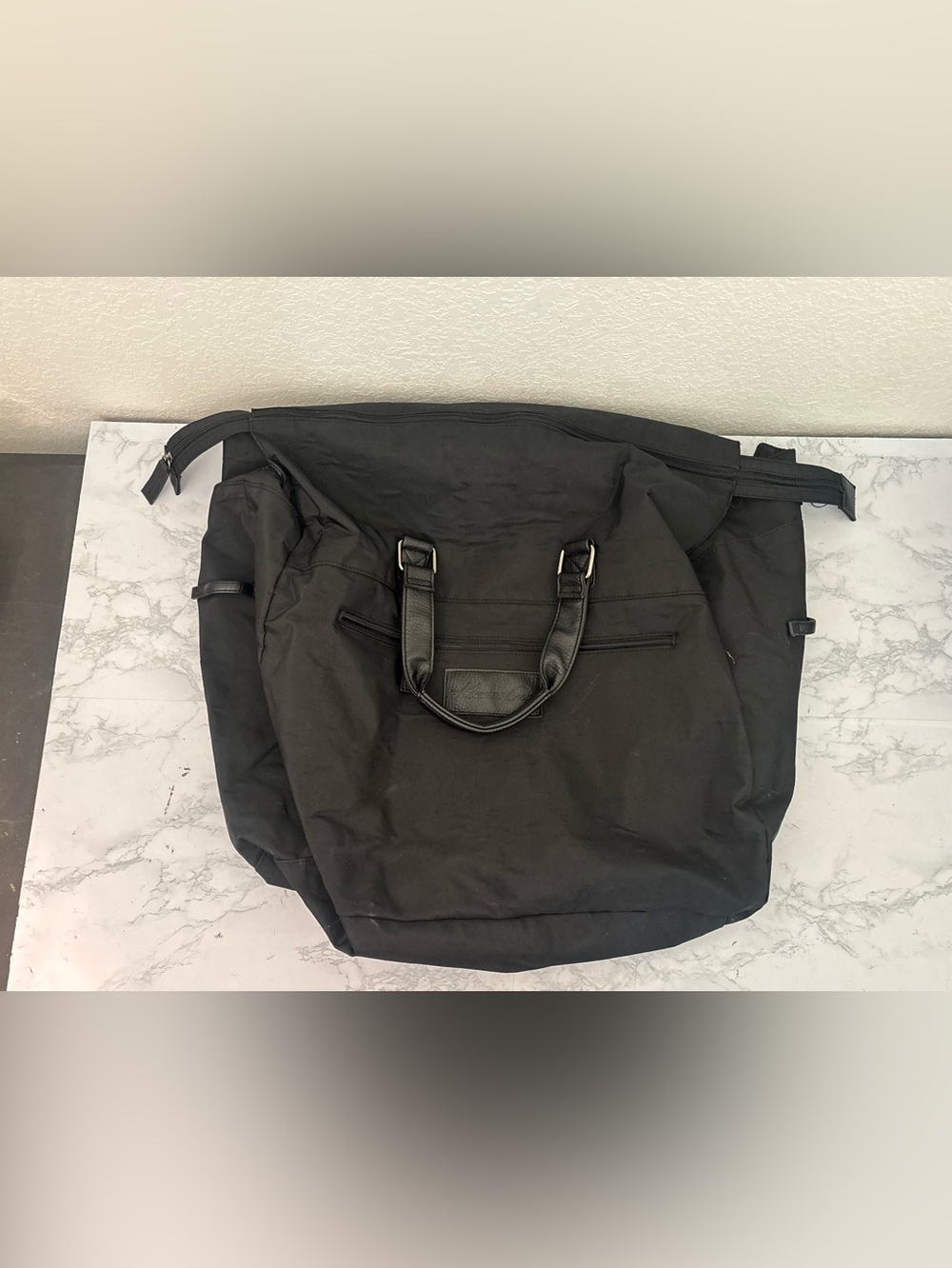 Kenneth Cole Black Nylon Zip Shoulder Strap Weekend Travel Duffle Gym Bag